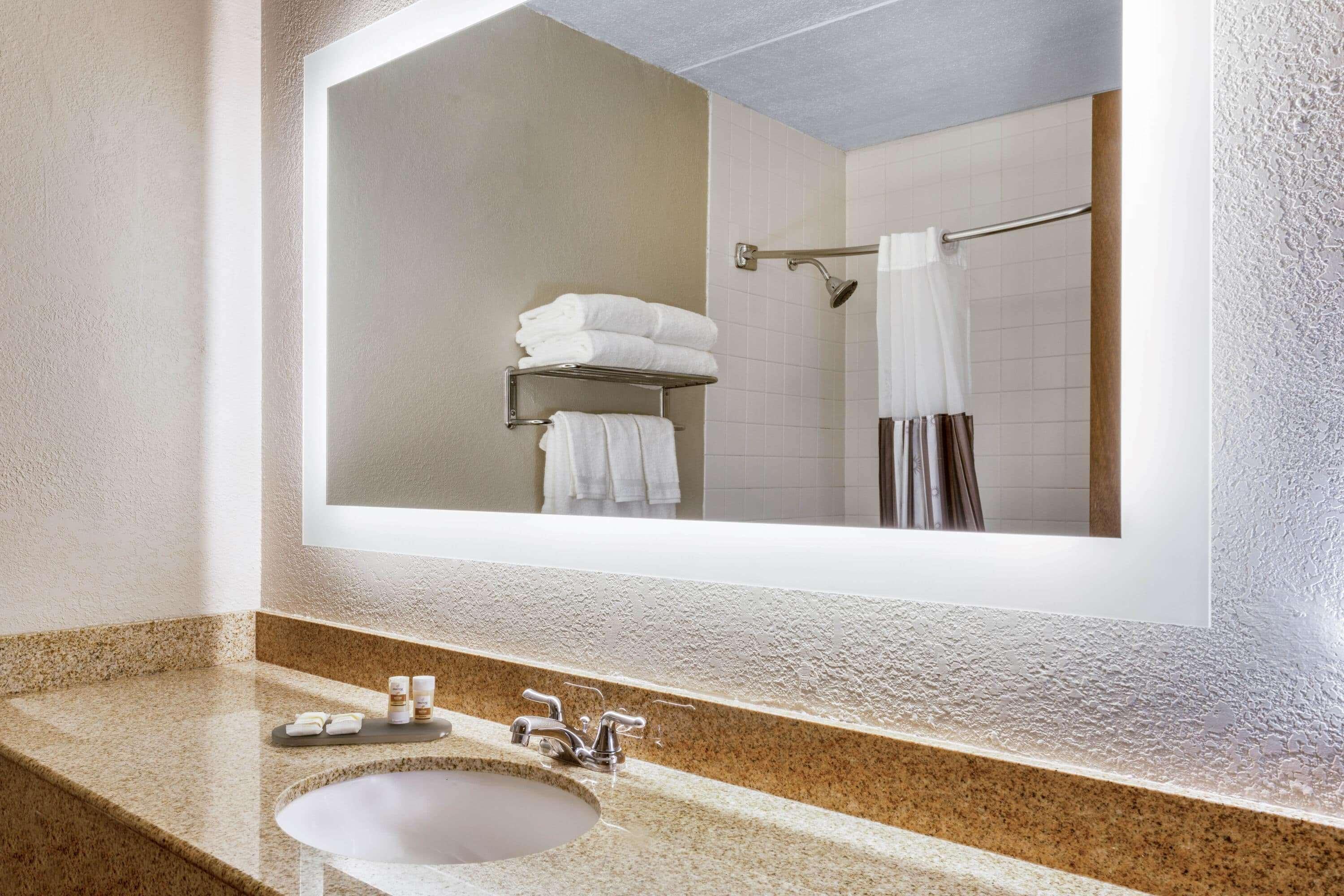 La Quinta Inn By Wyndham Binghamton - Johnson City Экстерьер фото